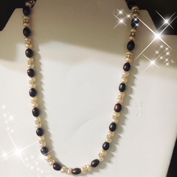 Pearl Necklace - Picture 4 of 7